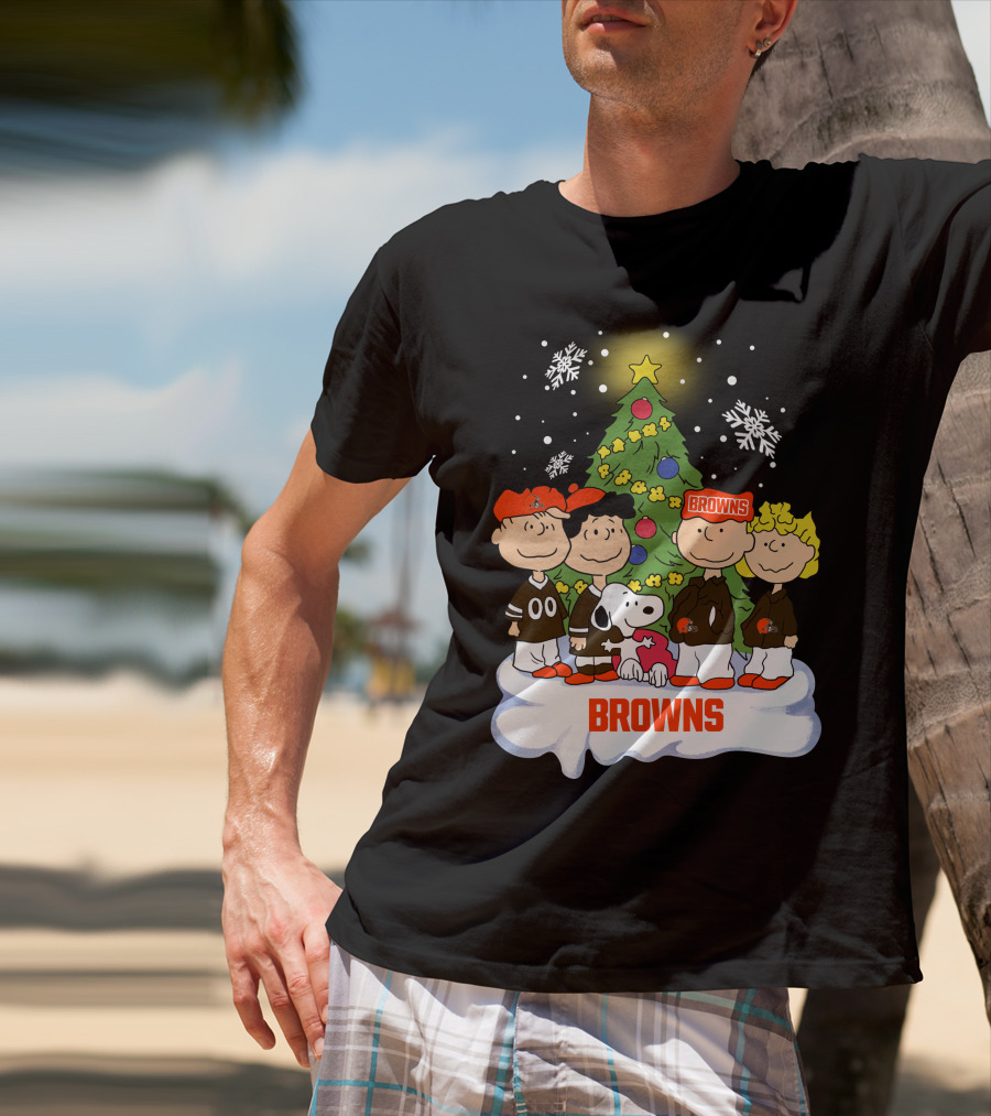 Snoopy Christmas Cleveland Browns Peanuts Characters Holiday Scene T-Shirt