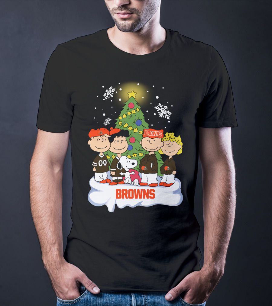 Snoopy Christmas Cleveland Browns Peanuts Characters Holiday Scene T-Shirt