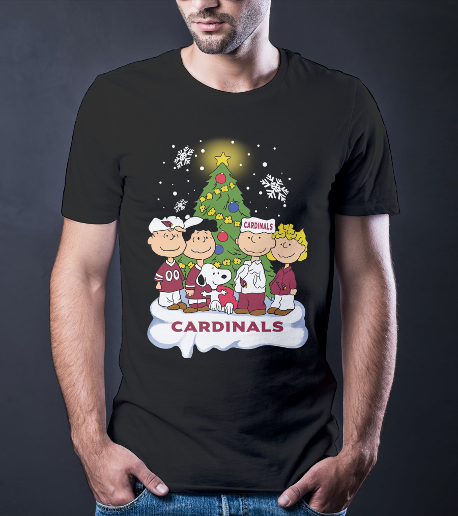 Snoopy Cardinals Christmas Peanuts Gang T-Shirt