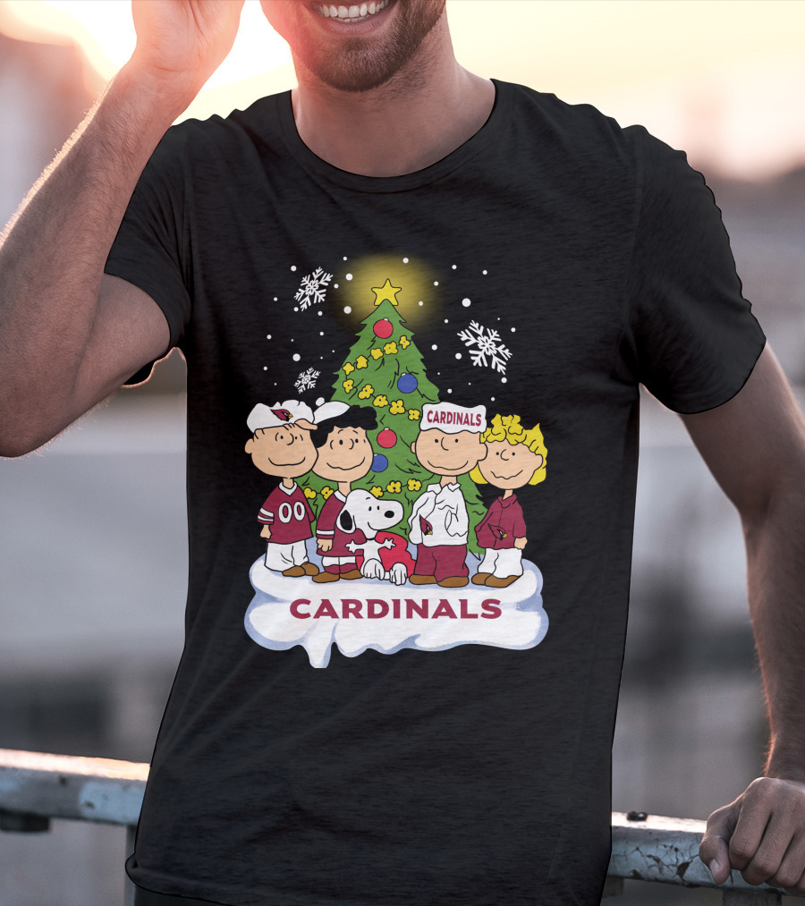 Snoopy Cardinals Christmas Peanuts Gang T-Shirt