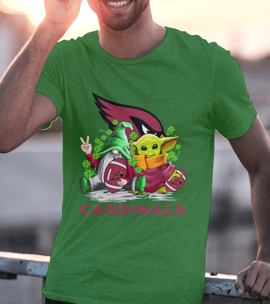 Arizona Cardinals Football Patrick's Day Gnome And Baby Alien With Shamrocks T-Shirt