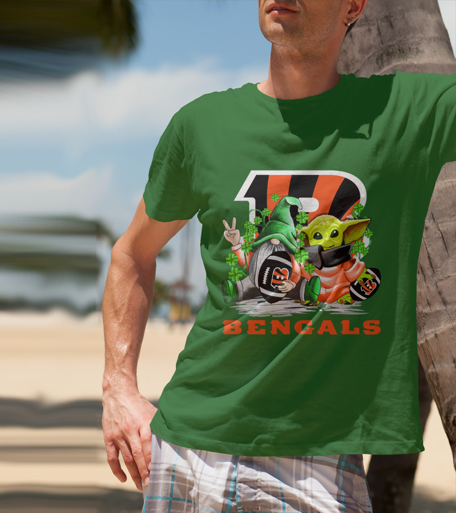 Cincinnati Bengals St. Patrick's Day Gnome And Baby Yoda Football T-Shirt
