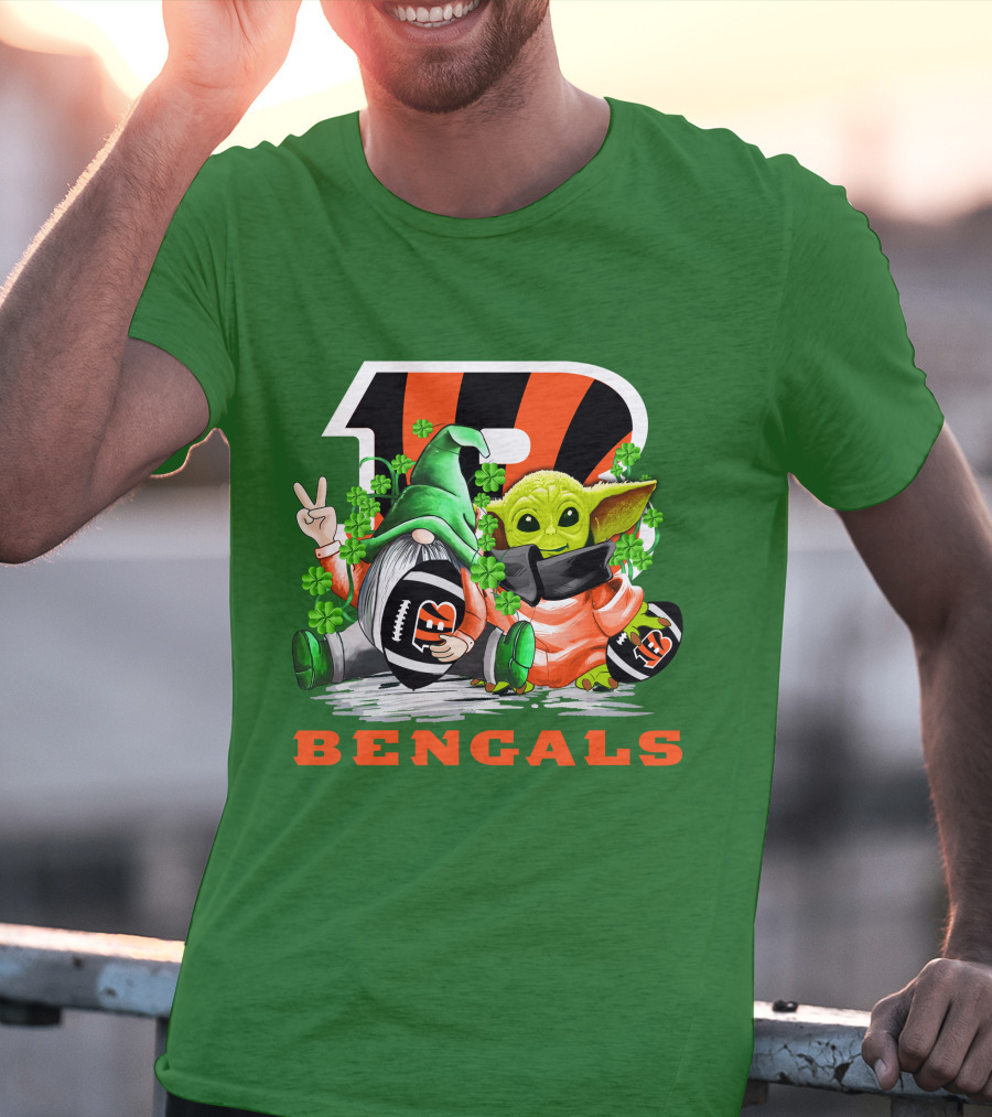 Cincinnati Bengals St. Patrick's Day Gnome And Baby Yoda Football T-Shirt