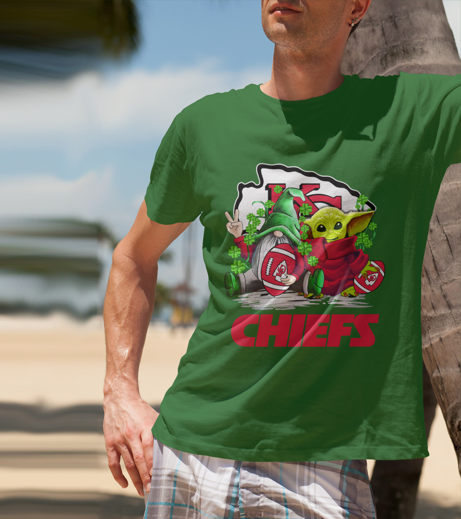 Kansas City Chiefs St. Patrick's Day Football Gnome And Baby Alien T-Shirt