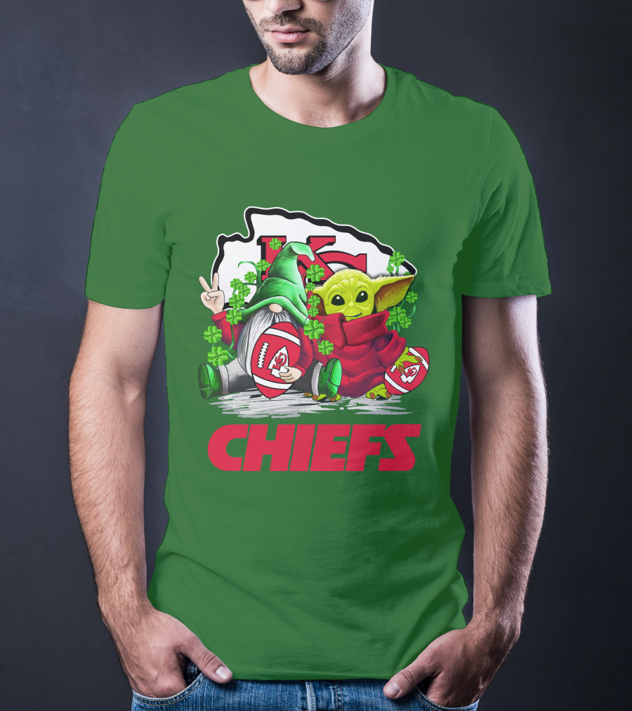 Kansas City Chiefs St. Patrick's Day Football Gnome And Baby Alien T-Shirt