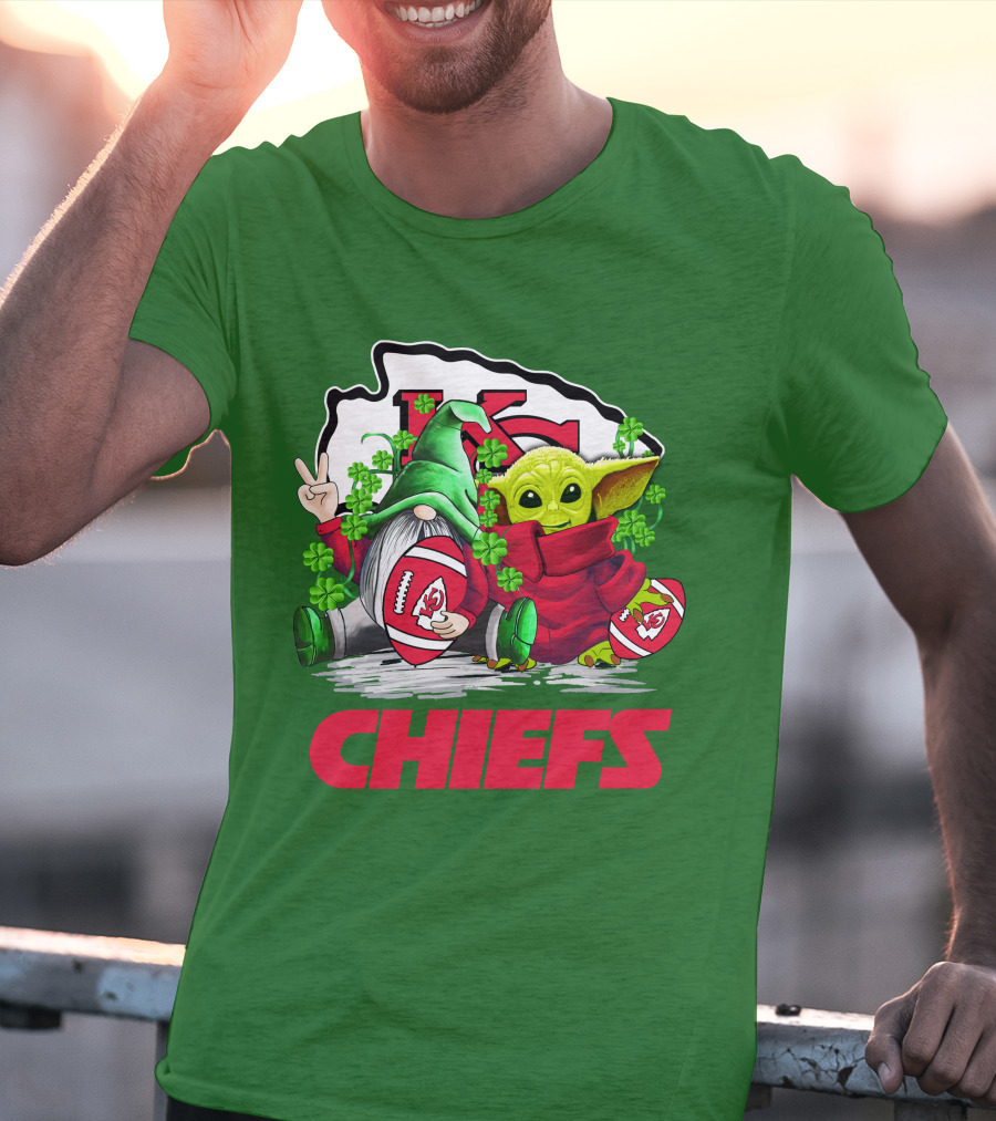 Kansas City Chiefs St. Patrick's Day Football Gnome And Baby Alien T-Shirt