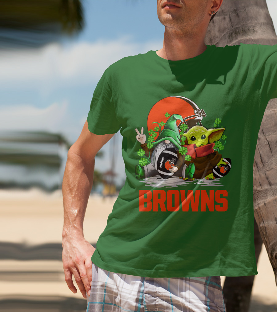 Cleveland Browns Football St. Patrick's Day Gnome And Baby Yoda T-Shirt