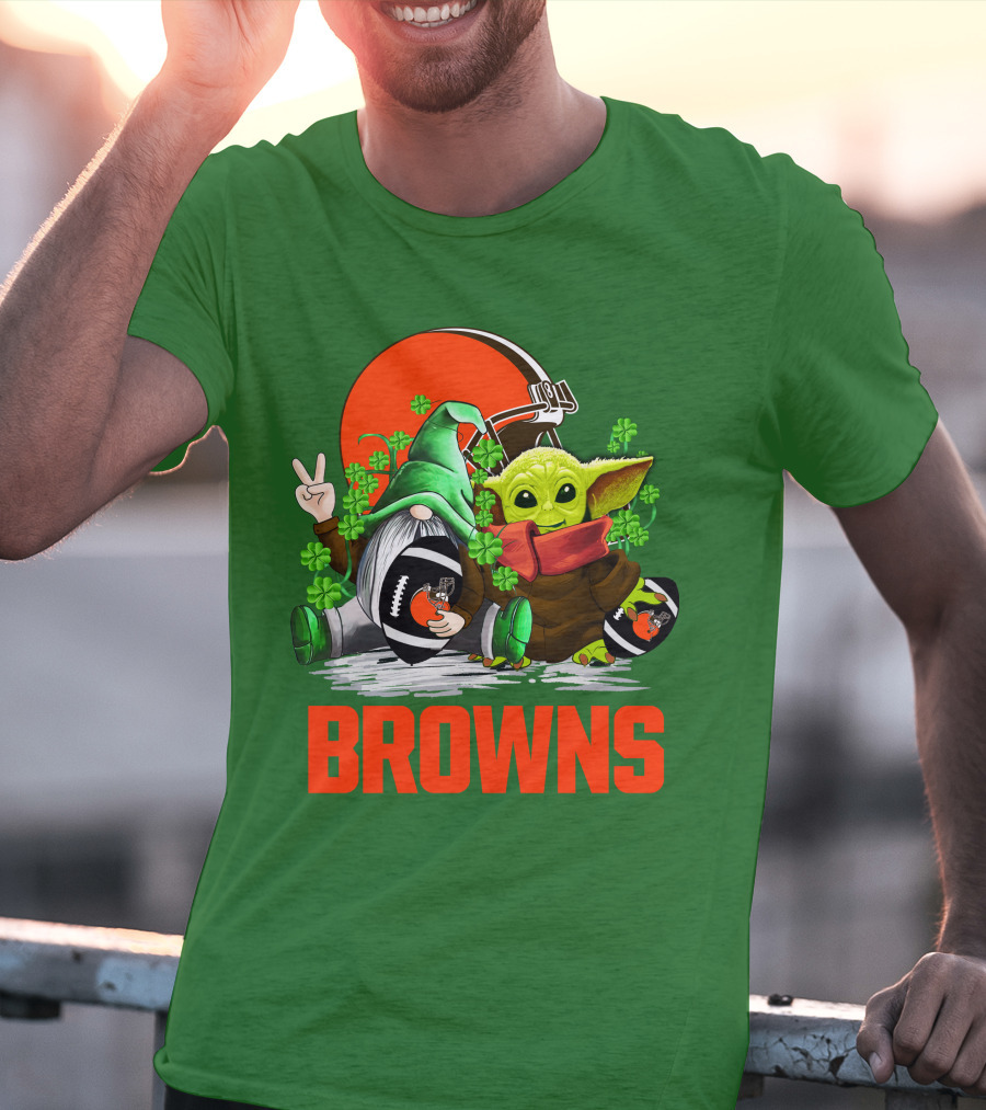 Cleveland Browns Football St. Patrick's Day Gnome And Baby Yoda T-Shirt