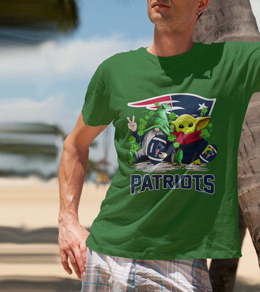 New England Patriots St. Patrick's Day Gnome And Green Alien Football T-Shirt