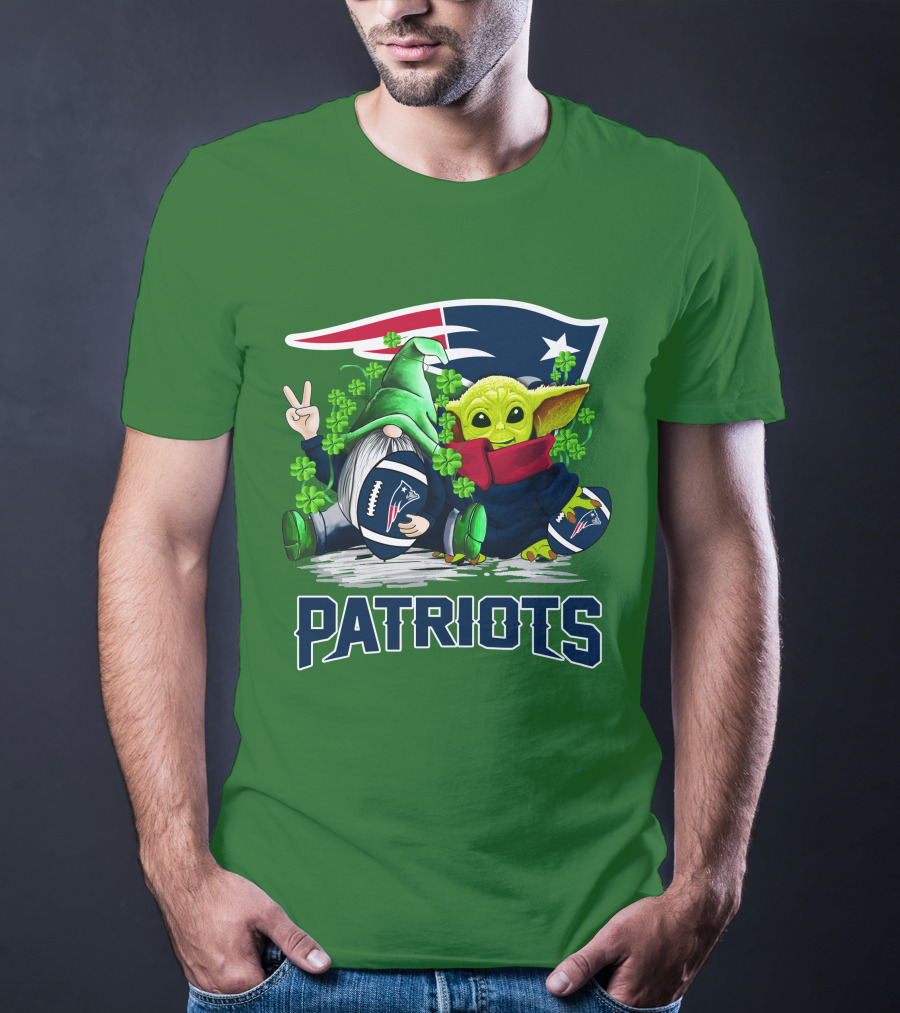 New England Patriots St. Patrick's Day Gnome And Green Alien Football T-Shirt
