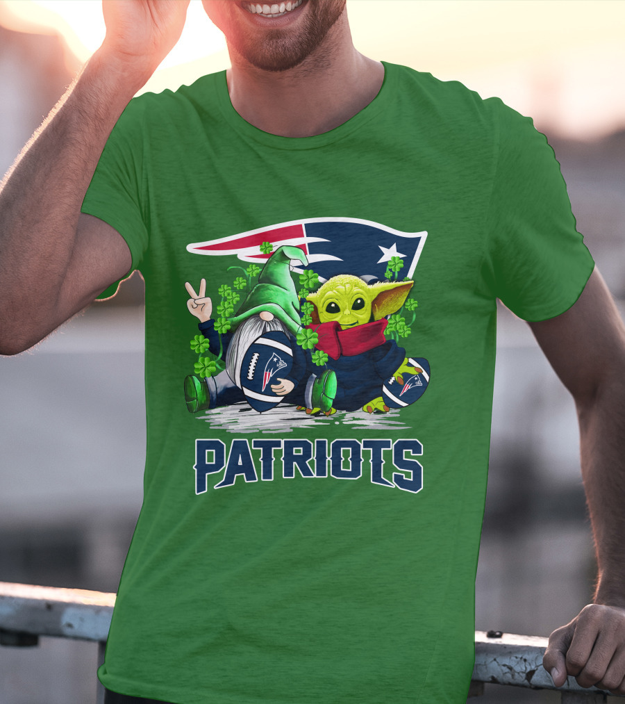 New England Patriots St. Patrick's Day Gnome And Green Alien Football T-Shirt