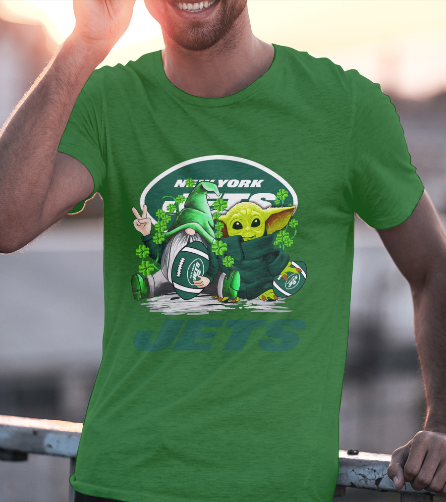 New York Jets Football St. Patrick's Day Baby Yoda And Gnome With Shamrocks T-Shirt