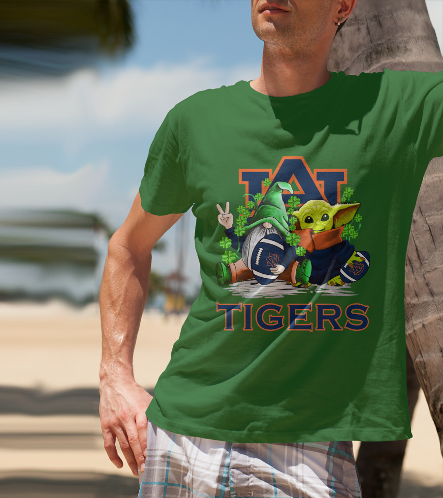 Auburn Tigers St. Patrick’s Day Football Gnome And Yoda Fan T-Shirt