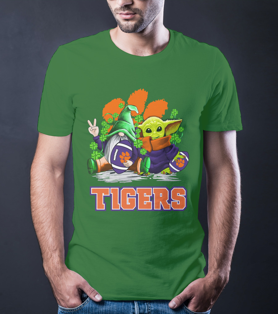 Clemson Tigers St. Patrick’s Day Football Gnome And Baby Yoda T-Shirt