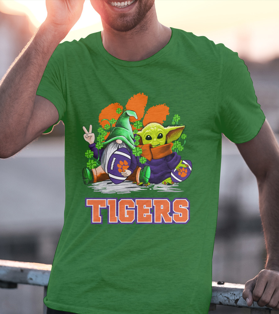 Clemson Tigers St. Patrick’s Day Football Gnome And Baby Yoda T-Shirt