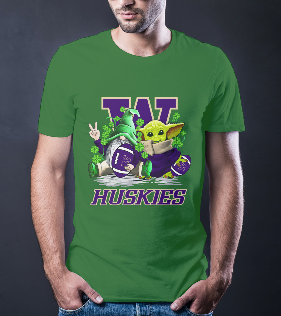 Washington Huskies Football St. Patrick’s Day Gnome And Baby Yoda With Shamrocks T-Shirt