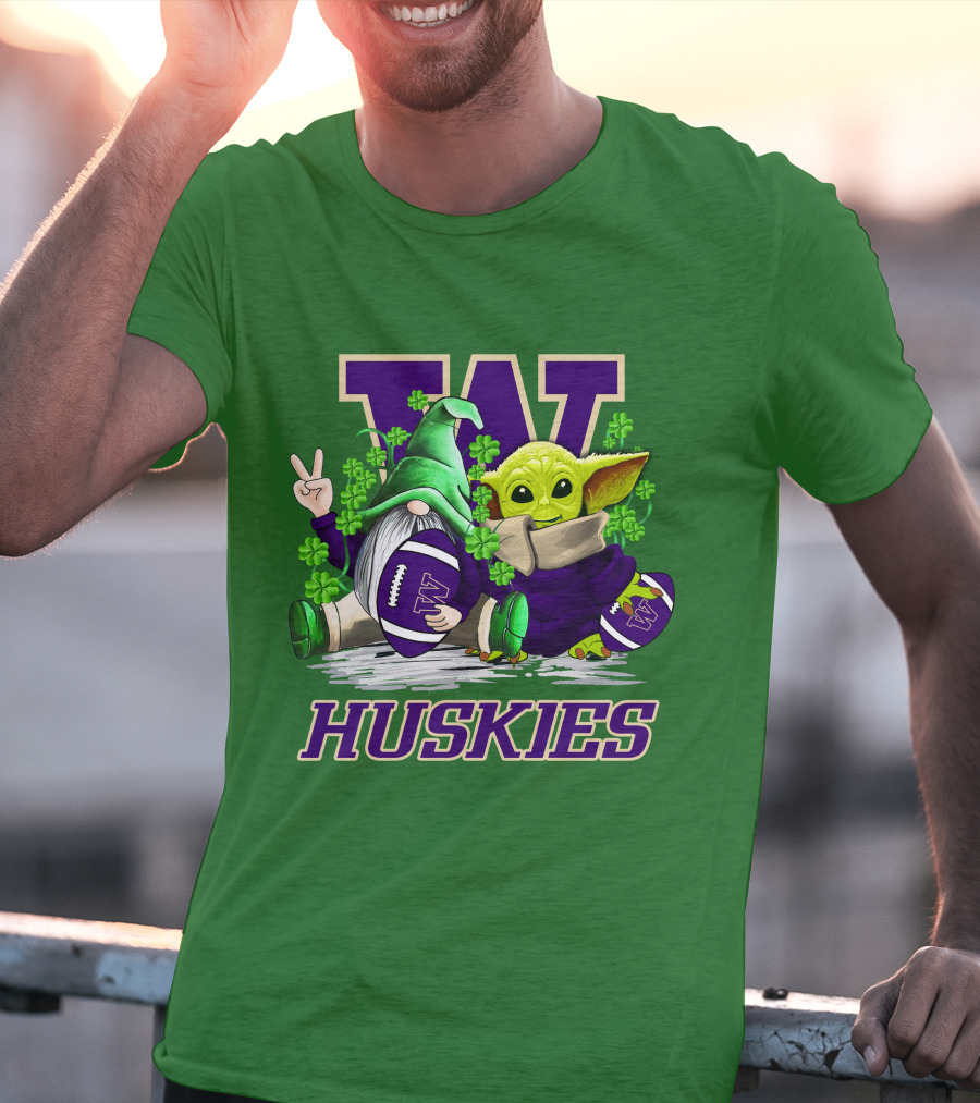 Washington Huskies Football St. Patrick’s Day Gnome And Baby Yoda With Shamrocks T-Shirt