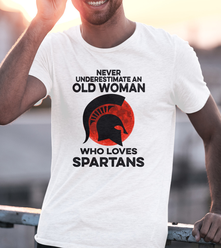 Never Underestimate An Old Woman Who Loves Michigan State Spartans T-Shirt