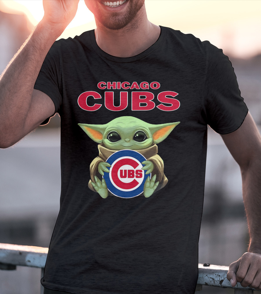 Baby Yoda Chicago Cubs Cubs Hug T-Shirt