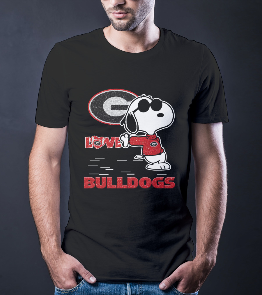 Snoopy Love Georgia Bulldogs Football T-Shirt