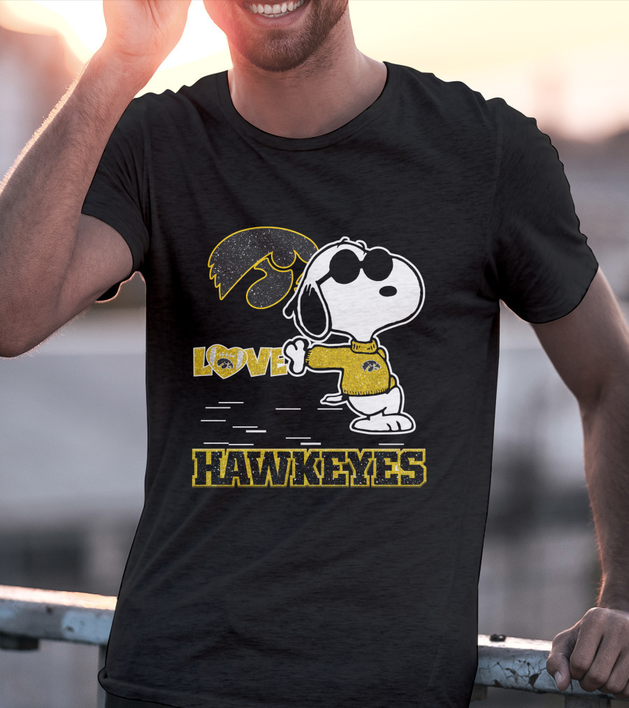 Snoopy Love Iowa Hawkeyes Football Fans Peanuts Ncaa T-Shirt