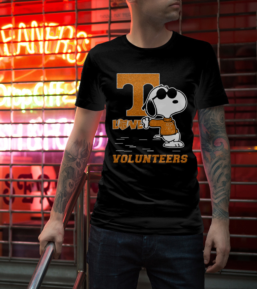 Snoopy T Love Volunteers Tennessee T-Shirt
