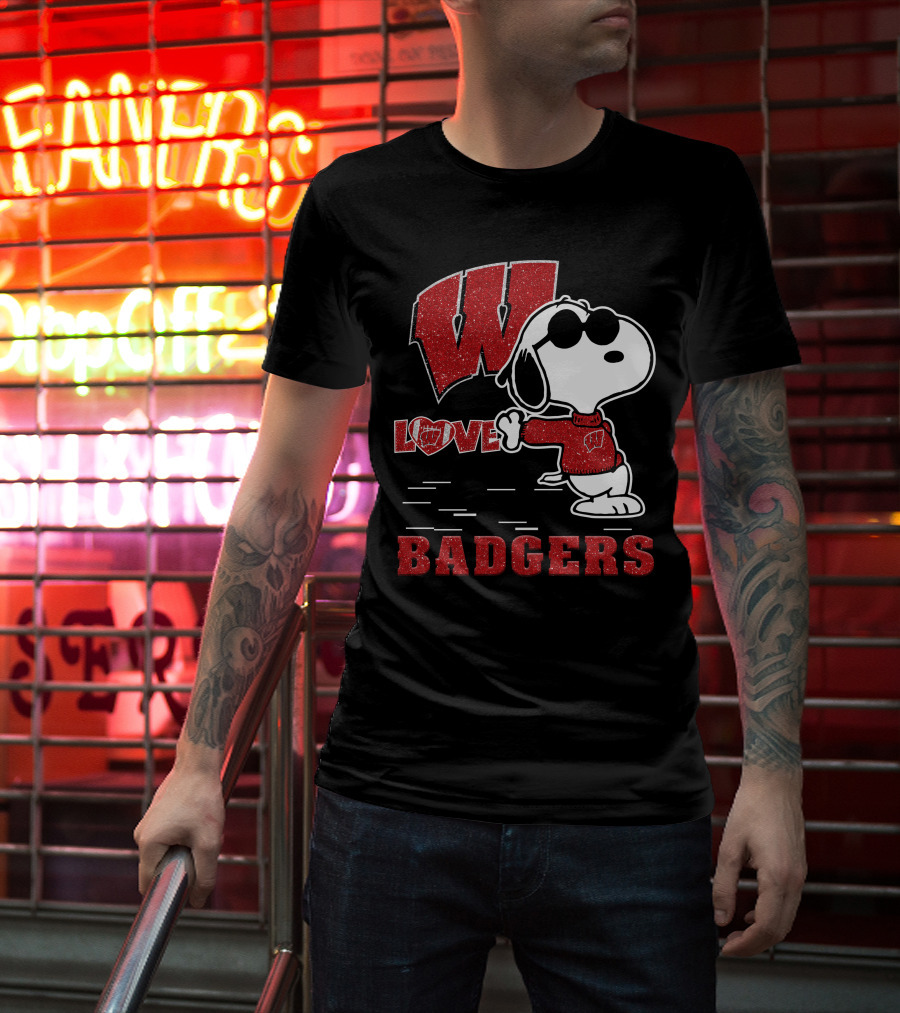 Snoopy Wisconsin Badgers Love T-Shirt