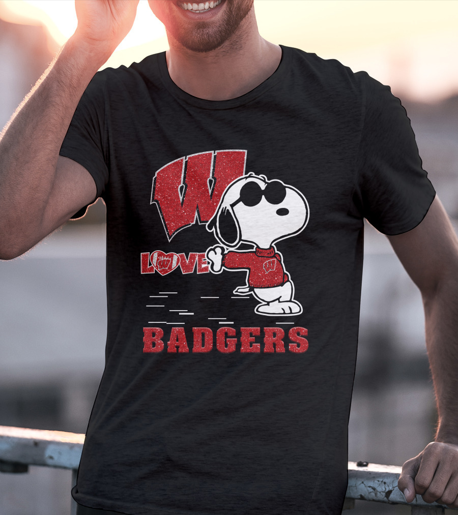 Snoopy Wisconsin Badgers Love T-Shirt