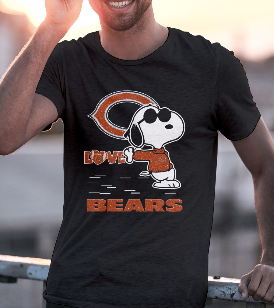 Snoopy Love Bears Chicago Football Team T-Shirt