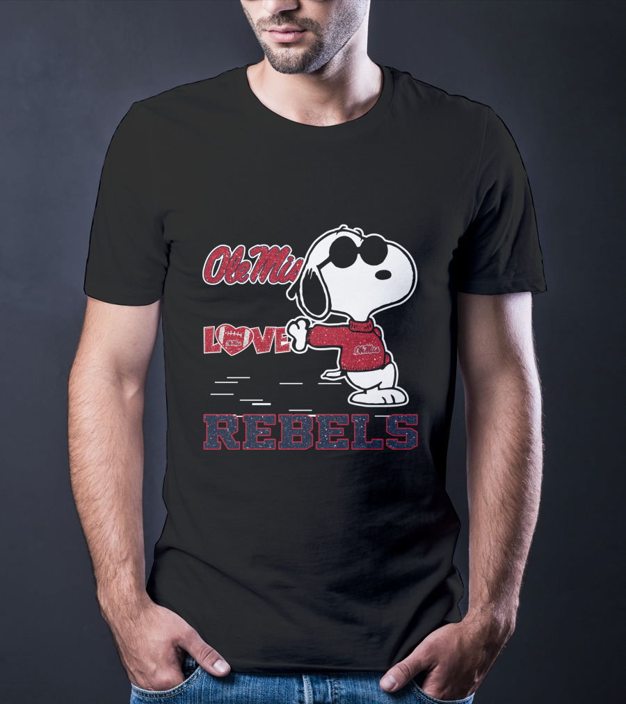 Snoopy Ole Miss Rebels Love Football T-Shirt