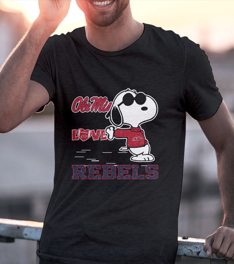 Snoopy Ole Miss Rebels Love Football T-Shirt