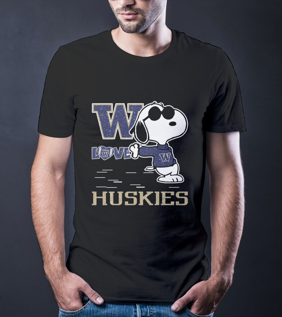 Snoopy Loves Washington Huskies Football With W T-Shirt