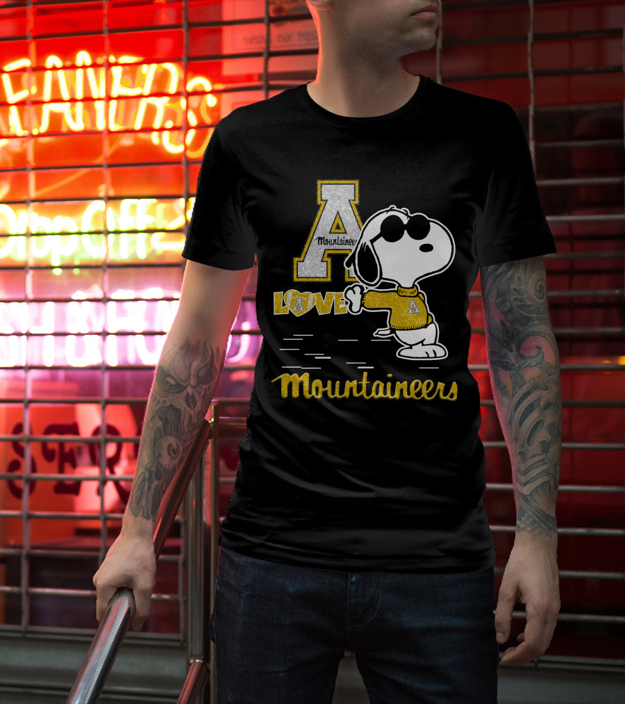 Snoopy A Mountaineers Love Appalachian State Mountaineers T-Shirt