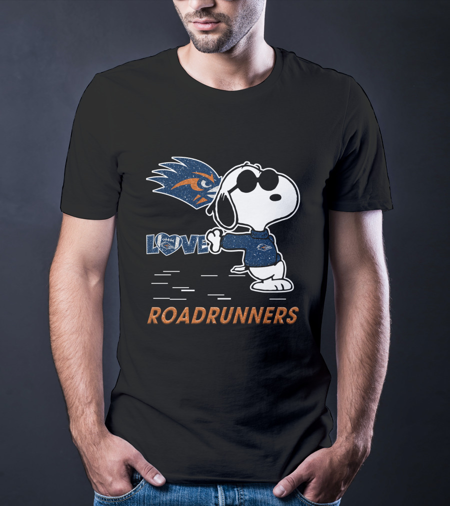 Snoopy Love UTSA Roadrunners Football Fanatic T-Shirt