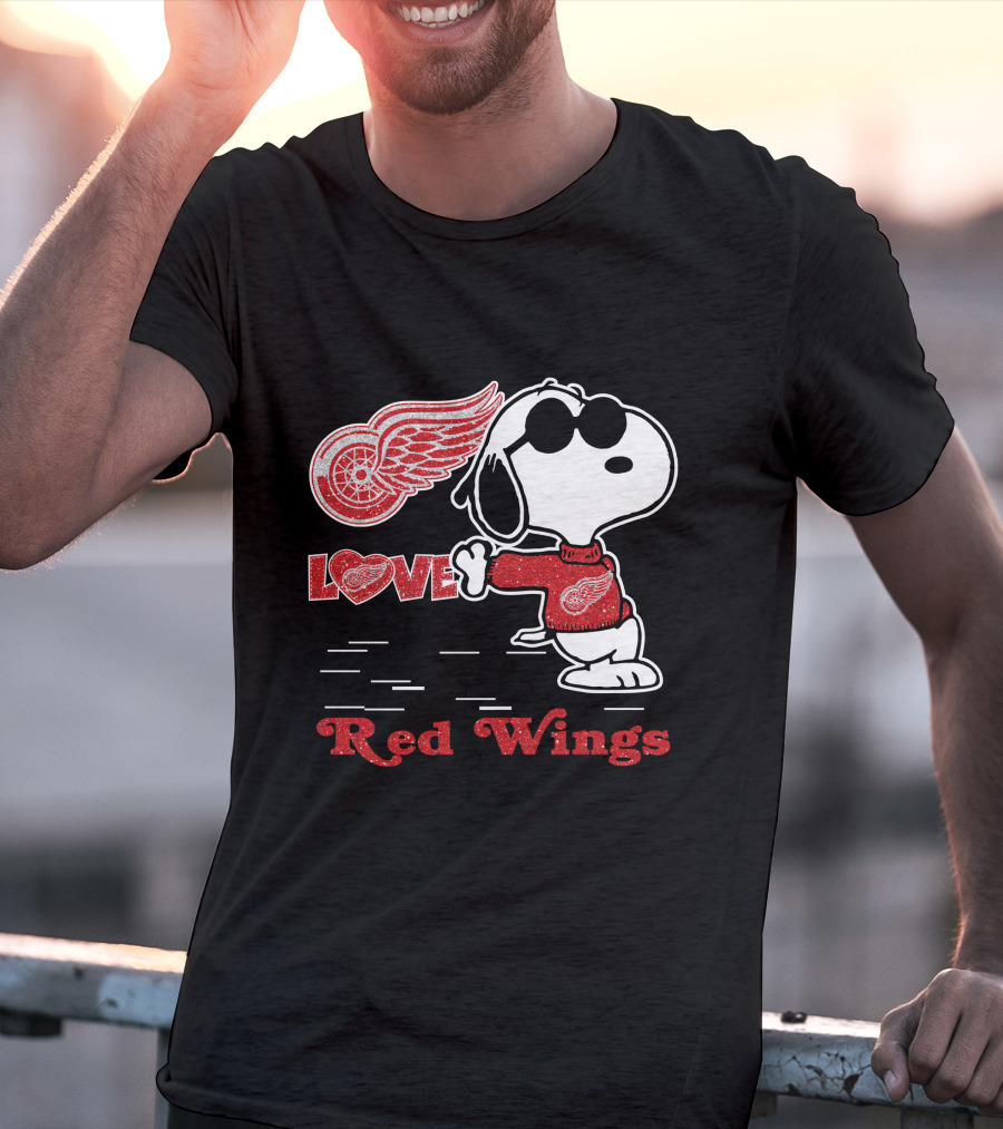 Snoopy Love Detroit Red Wings Peanuts Hockey Fan T-Shirt