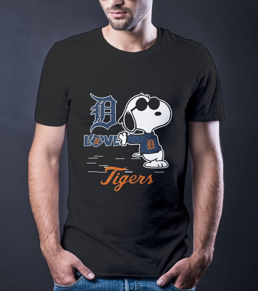 Snoopy Love Detroit Tigers T-Shirt
