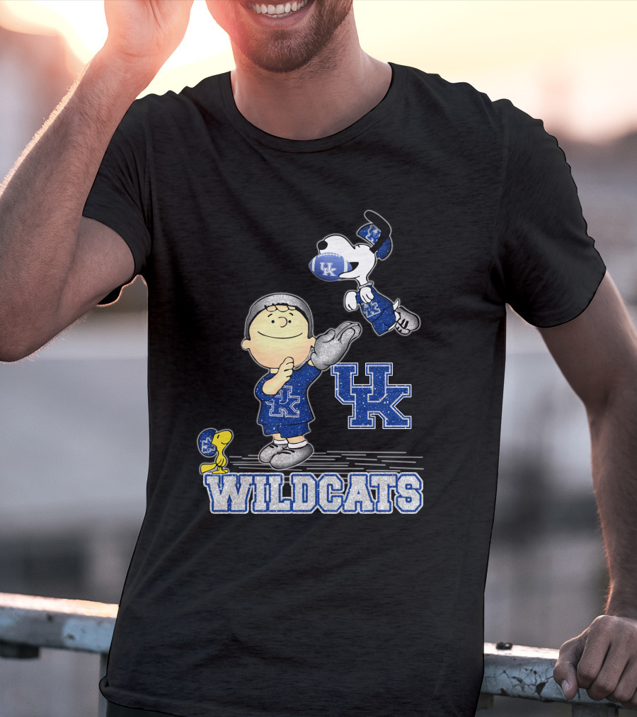 Snoopy And Friends Kentucky Wildcats UK Football Charm T-Shirt