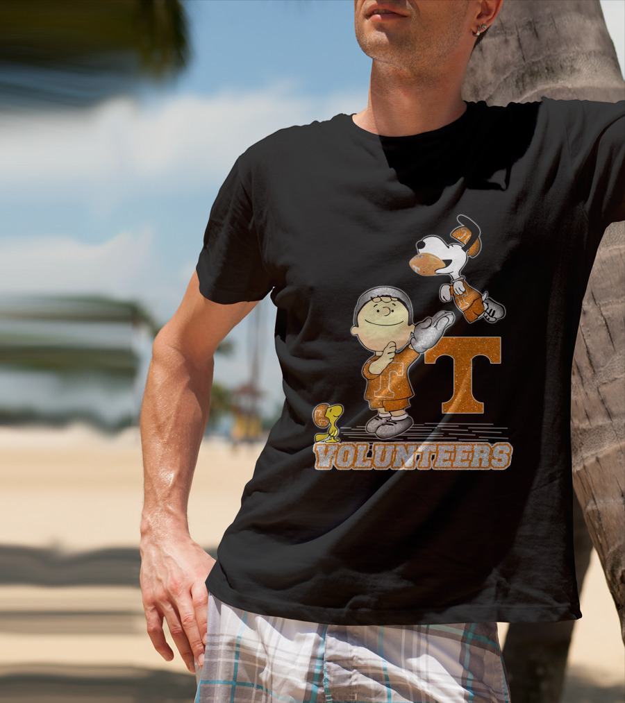 Snoopy Football Love Tennessee Volunteers Peanuts Characters T-Shirt