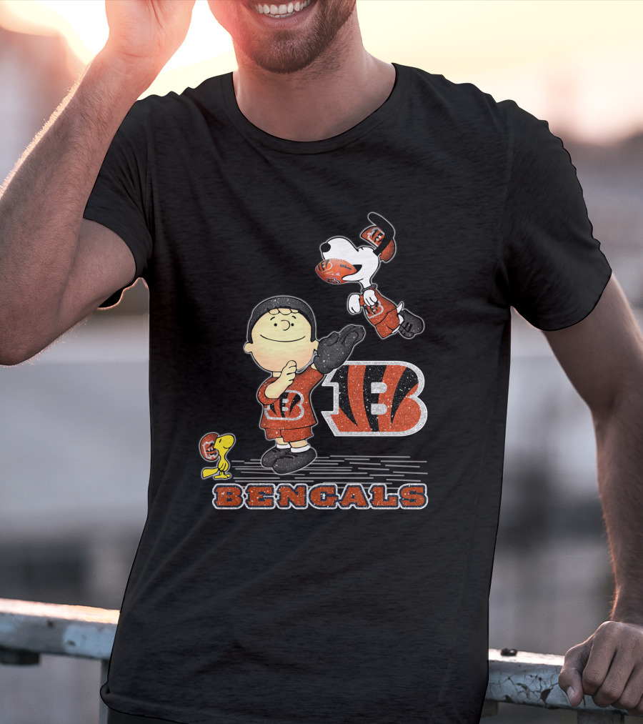 Snoopy And Charlie Football Cincinnati Bengals T-Shirt
