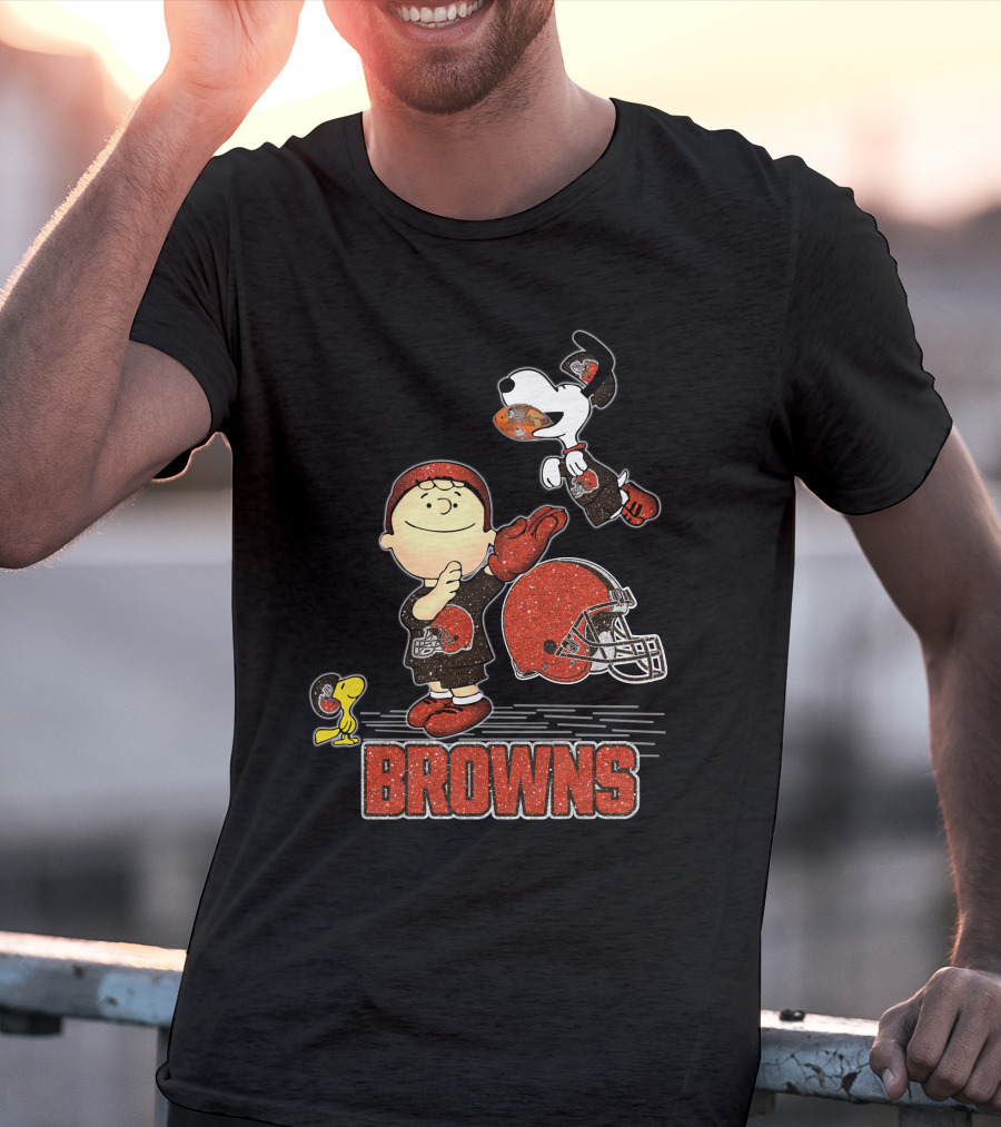 Snoopy And Friends Cleveland Browns Football Fun T-Shirt