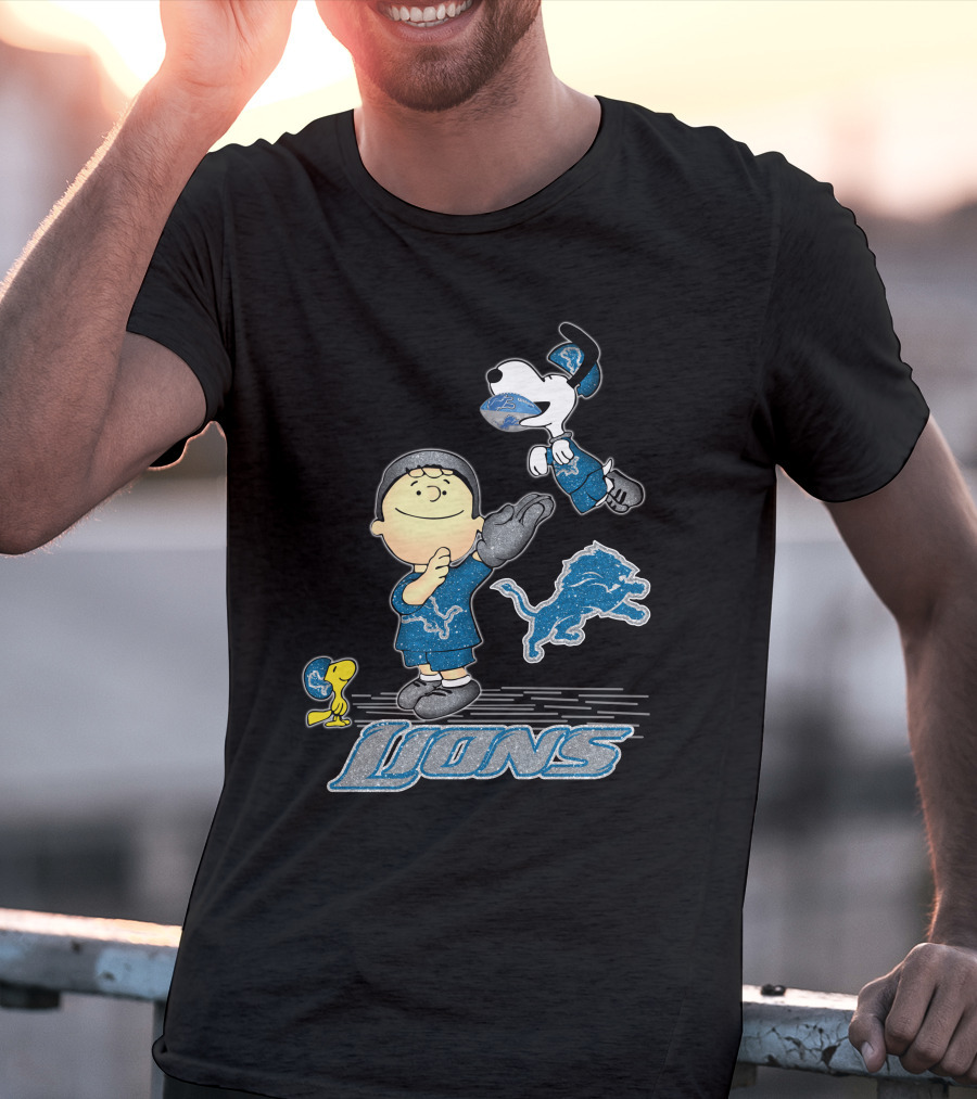 Snoopy Woodstock Charlie Brown Detroit Lions NFL Football T-Shirt