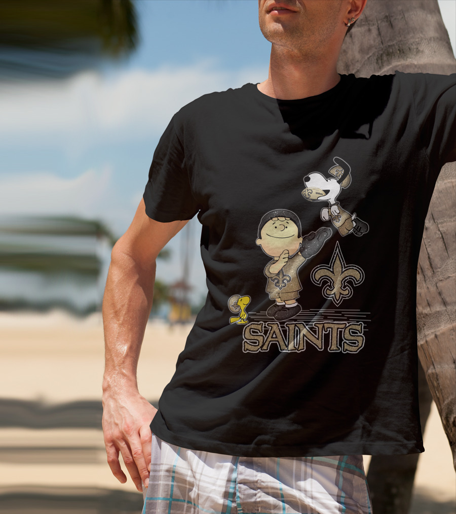 Snoopy Woodstock And Charlie Brown Love New Orleans Saints Fleur De Lis T-Shirt