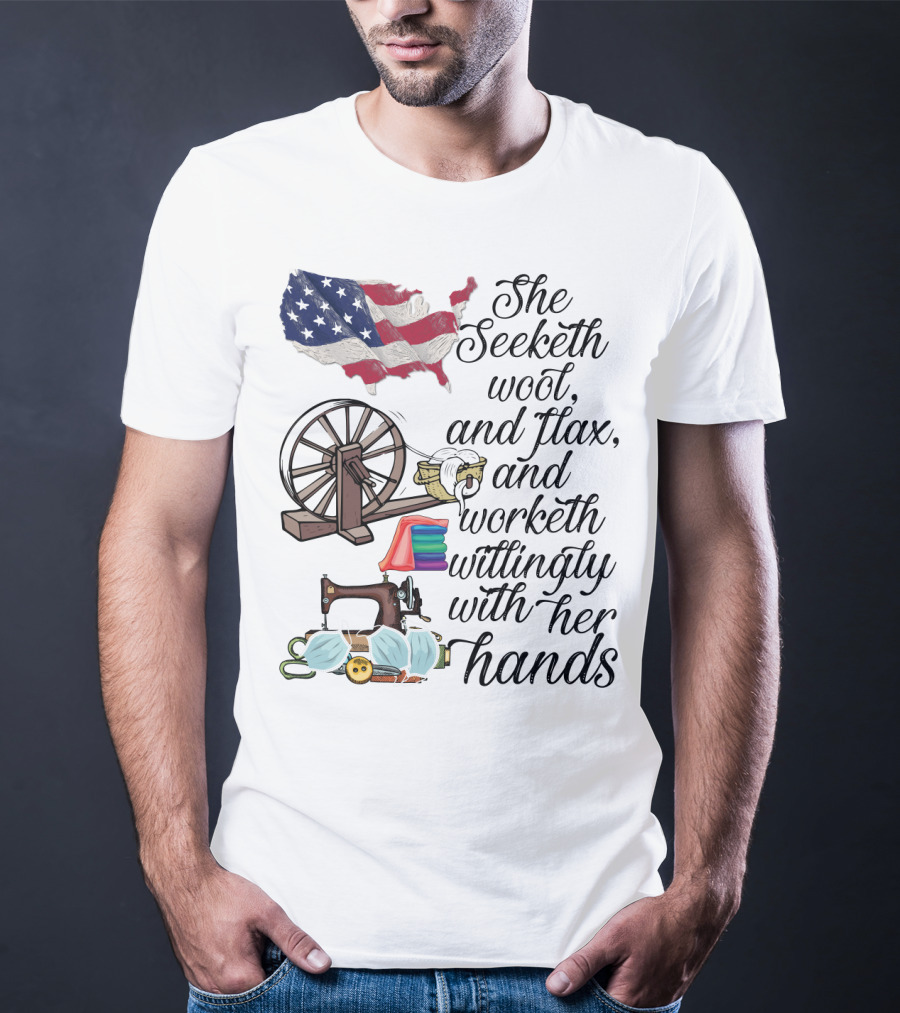 She Seeketh Wool Flax Worketh Willingly With Her Hands American Flag Spinning Wheel Sewing Machine Masks T-Shirt