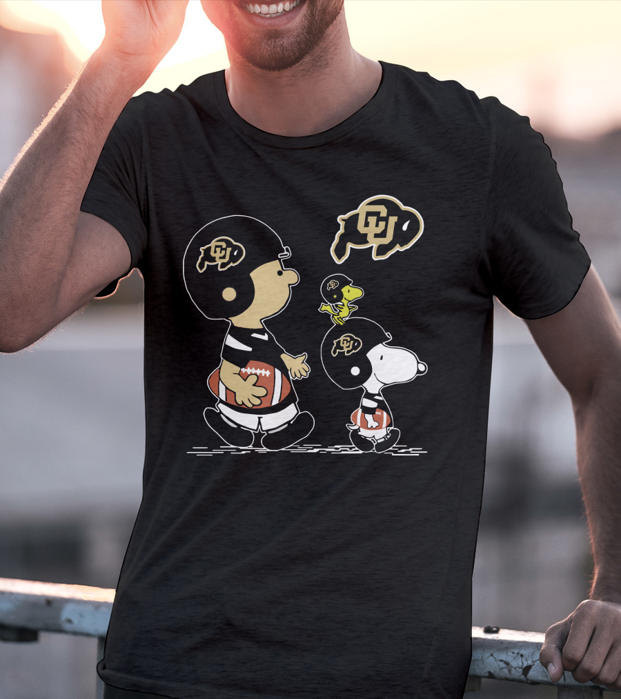 COLORADO BUFFALOES SNOOPY AND WOODSTOCK FOOTBALL CHARLIE BROWN T-Shirt