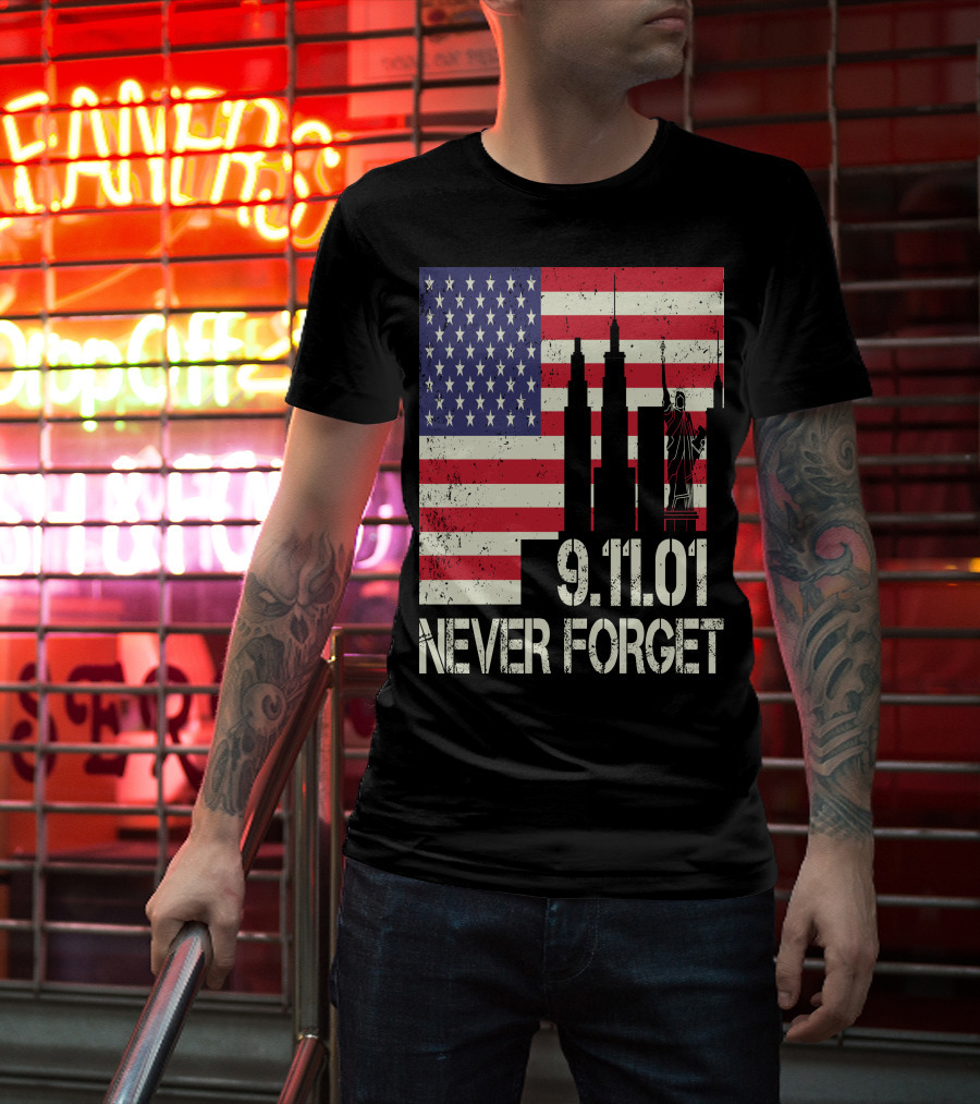 Vintage American Flag 9.11.01 Never Forget Statue Of Liberty And Twin Towers T-Shirt