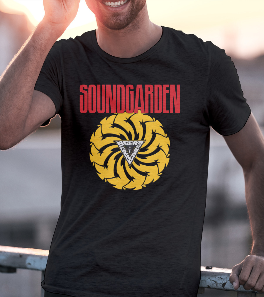 Soundgarden Badmotorfinger Yellow Spiral T-Shirt