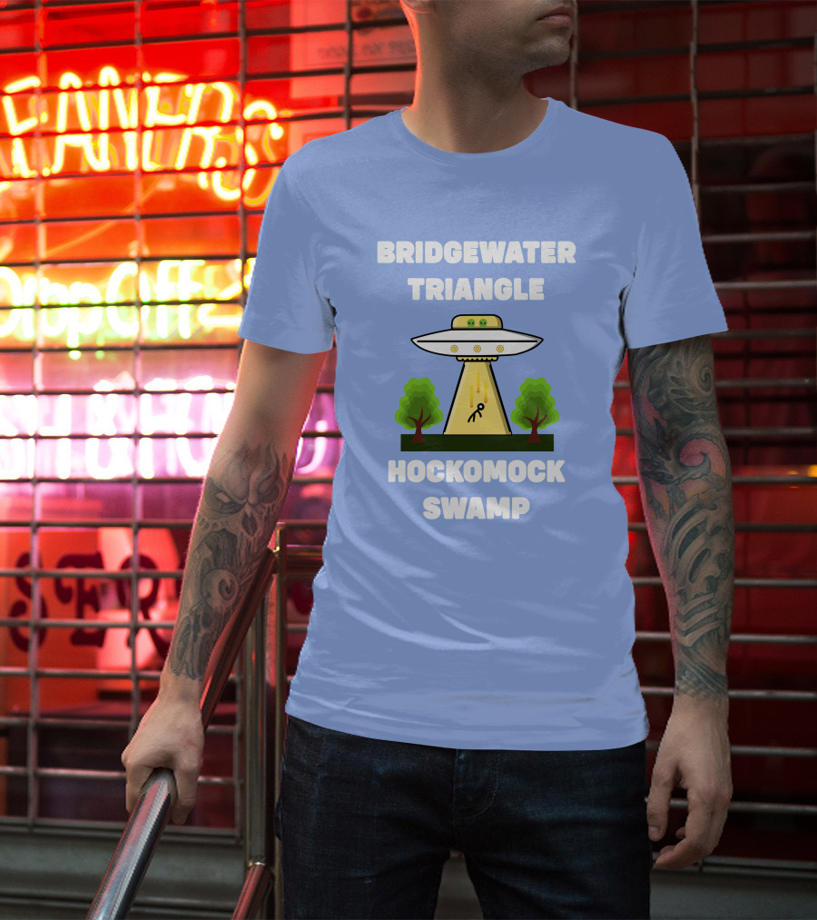 Bridgewater Triangle Hockomock Swamp UFO Alien Abduction Scene T-Shirt