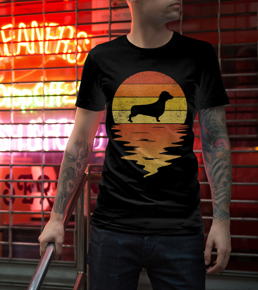 Dachshund Silhouette 70s Vintage Sunset T-Shirt
