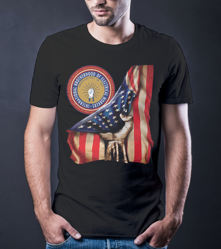 INTERNATIONAL BROTHERHOOD OF ELECTRICAL WORKERS ORGANIZED NOV 28 1891 AMERICAN FLAG HAND FIST STRIPED IBEW NXTM139 T-Shirt