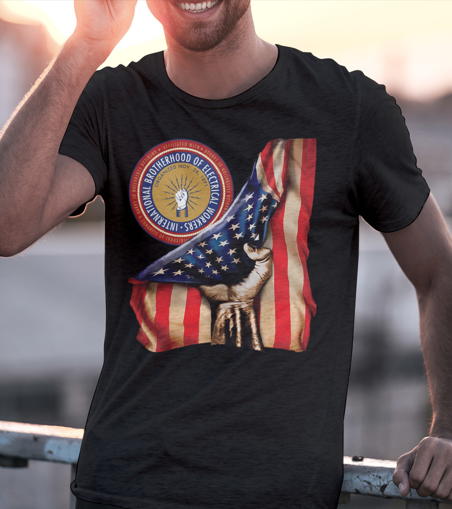 INTERNATIONAL BROTHERHOOD OF ELECTRICAL WORKERS ORGANIZED NOV 28 1891 AMERICAN FLAG HAND FIST STRIPED IBEW NXTM139 T-Shirt